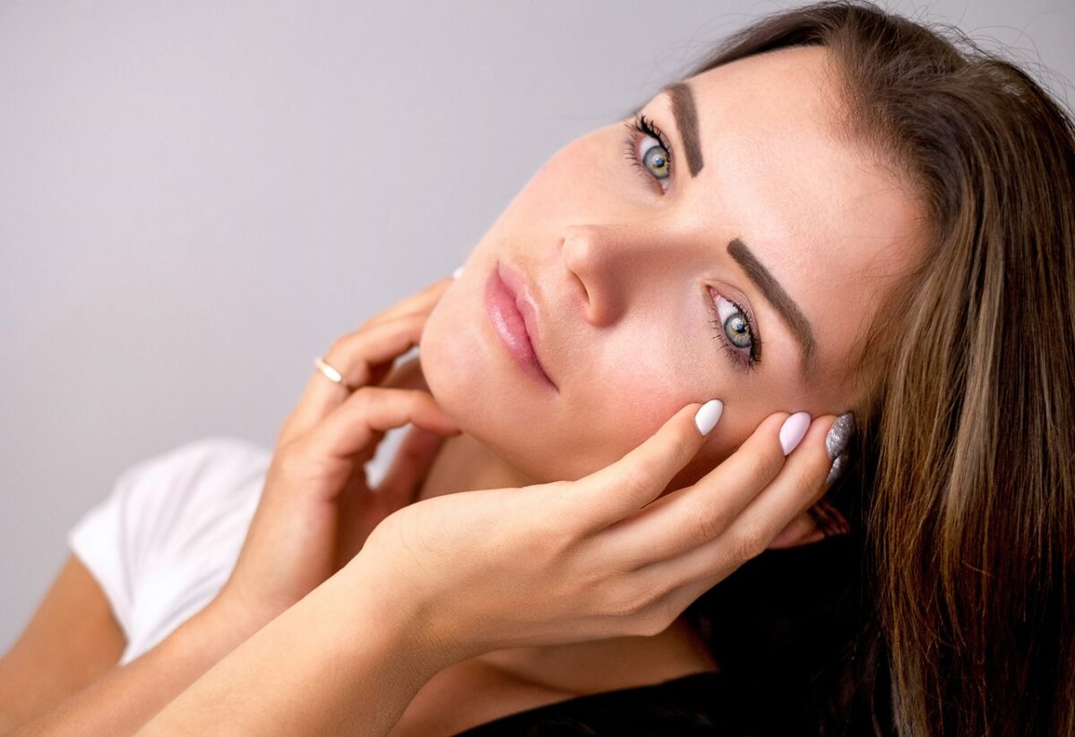 Tratamiento facial con generador de plasma